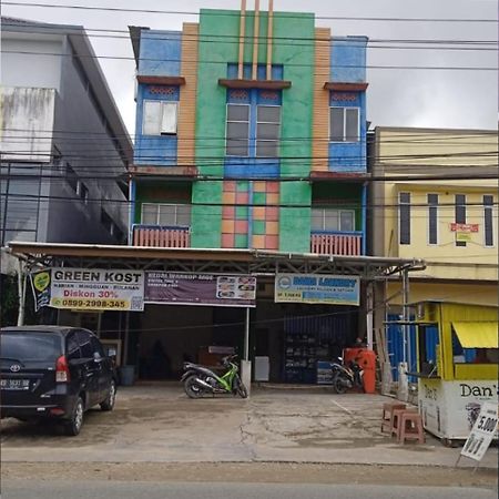 Хостел Greenkost Sintang Экстерьер фото