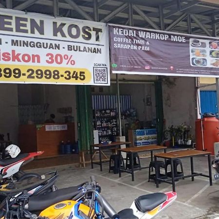 Хостел Greenkost Sintang Экстерьер фото